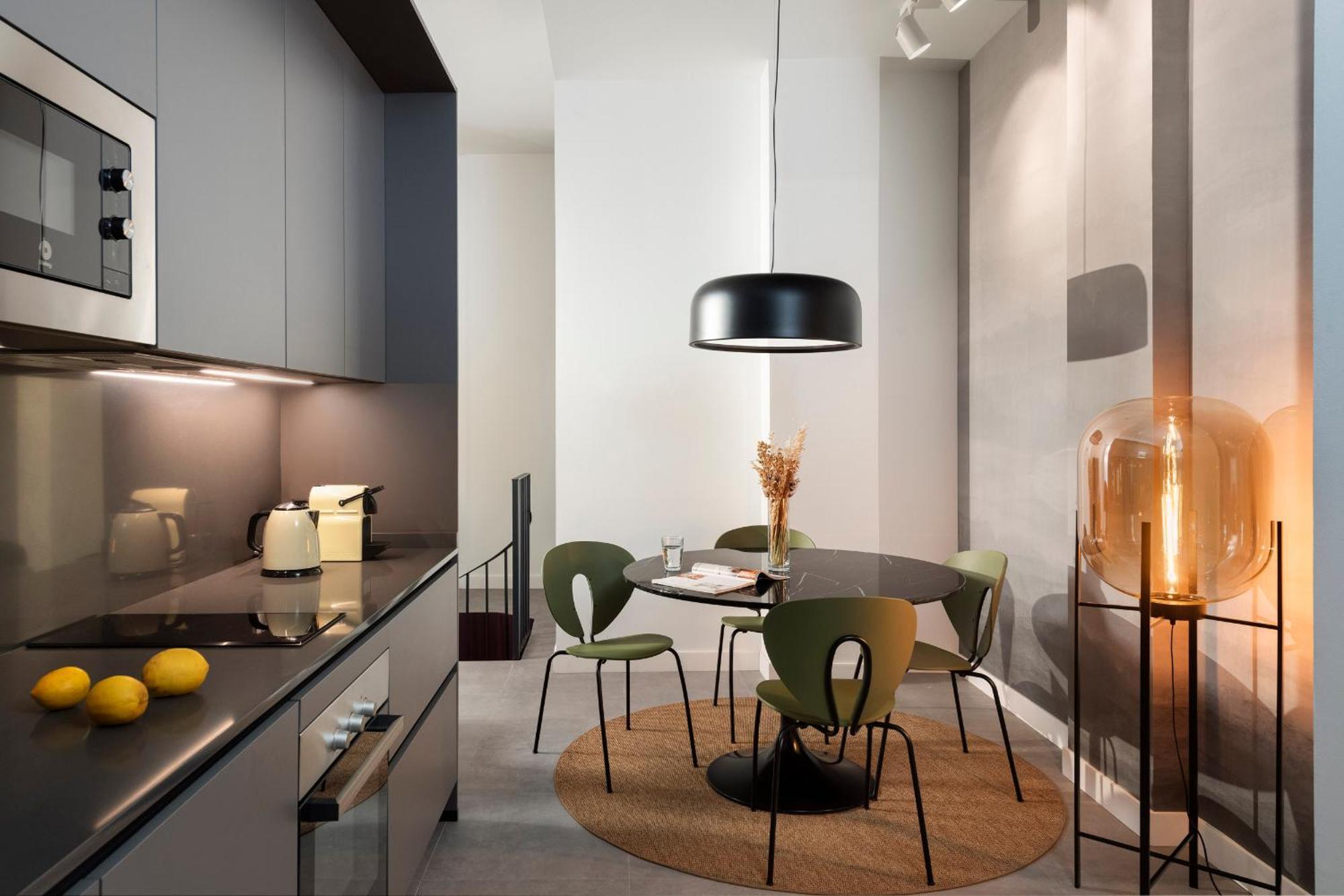 Monkeys Apartments Trastamara Billiard Room Севиля Екстериор снимка